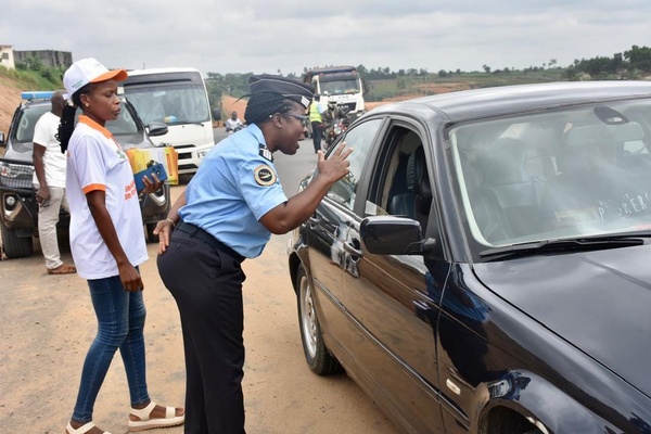 Téléphone au volant en Côte d'Ivoire : 6 591 conducteurs sanctionnés