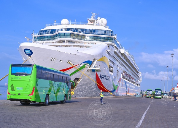 Le Norwegian Dawn fait escale à Abidjan avec 2092 passagers © Crédit photo DR