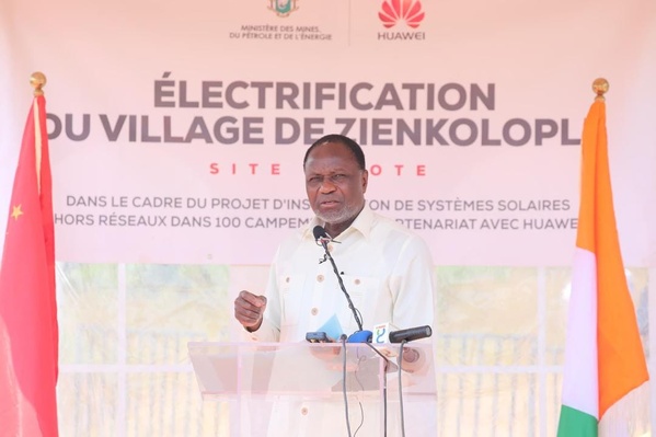 Une installation solaire innovante de 97 kWh alimente désormais le village de Zienkoloplé à Korhogo © Crédit photo DR