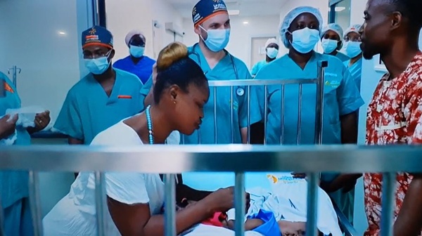 Bébés siamois Côte d'Ivoire : des sœurs siamoises séparées après un marathon chirurgical de 17 heures