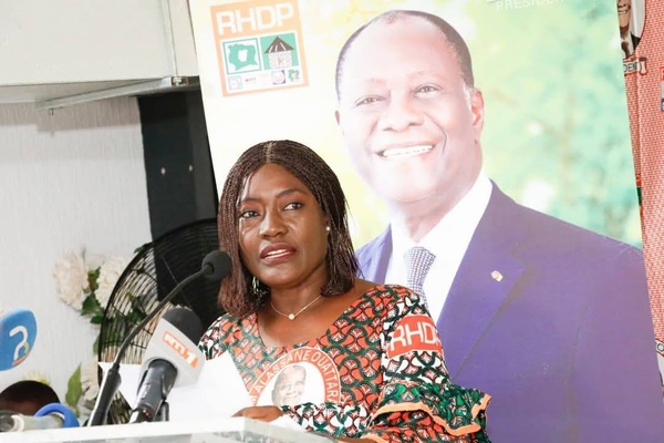 Mariatou Koné et les enseignants RHDP © Crédit photo DR