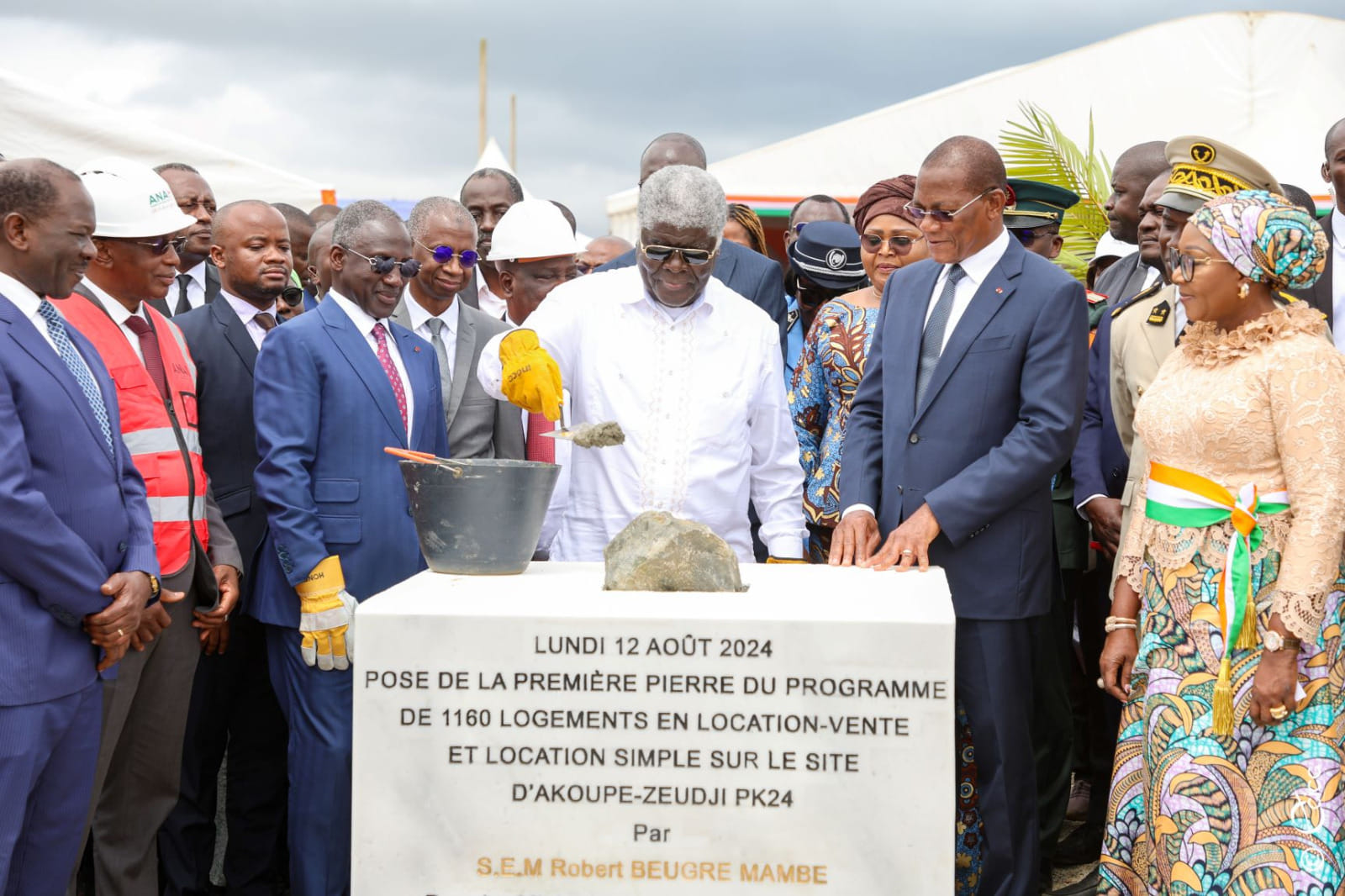 Robert Beugré Mambé lance le programme de 1160 logements sociaux à Akoupé-Zeudji