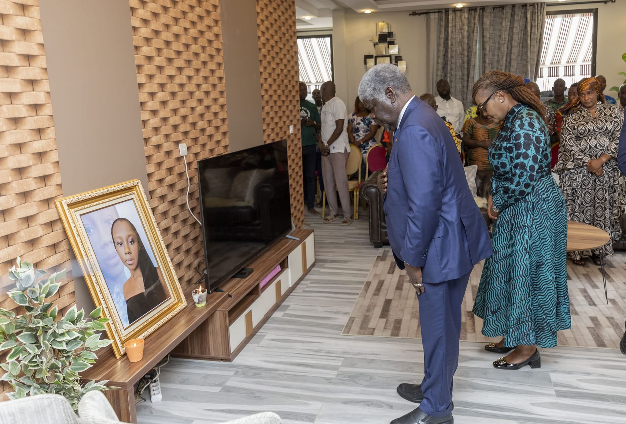 Accident car ivoirien au Ghana, le Premier ministre présente les condoléances du Président Ouattara aux familles © Crédit photo Sercom Gouvernement