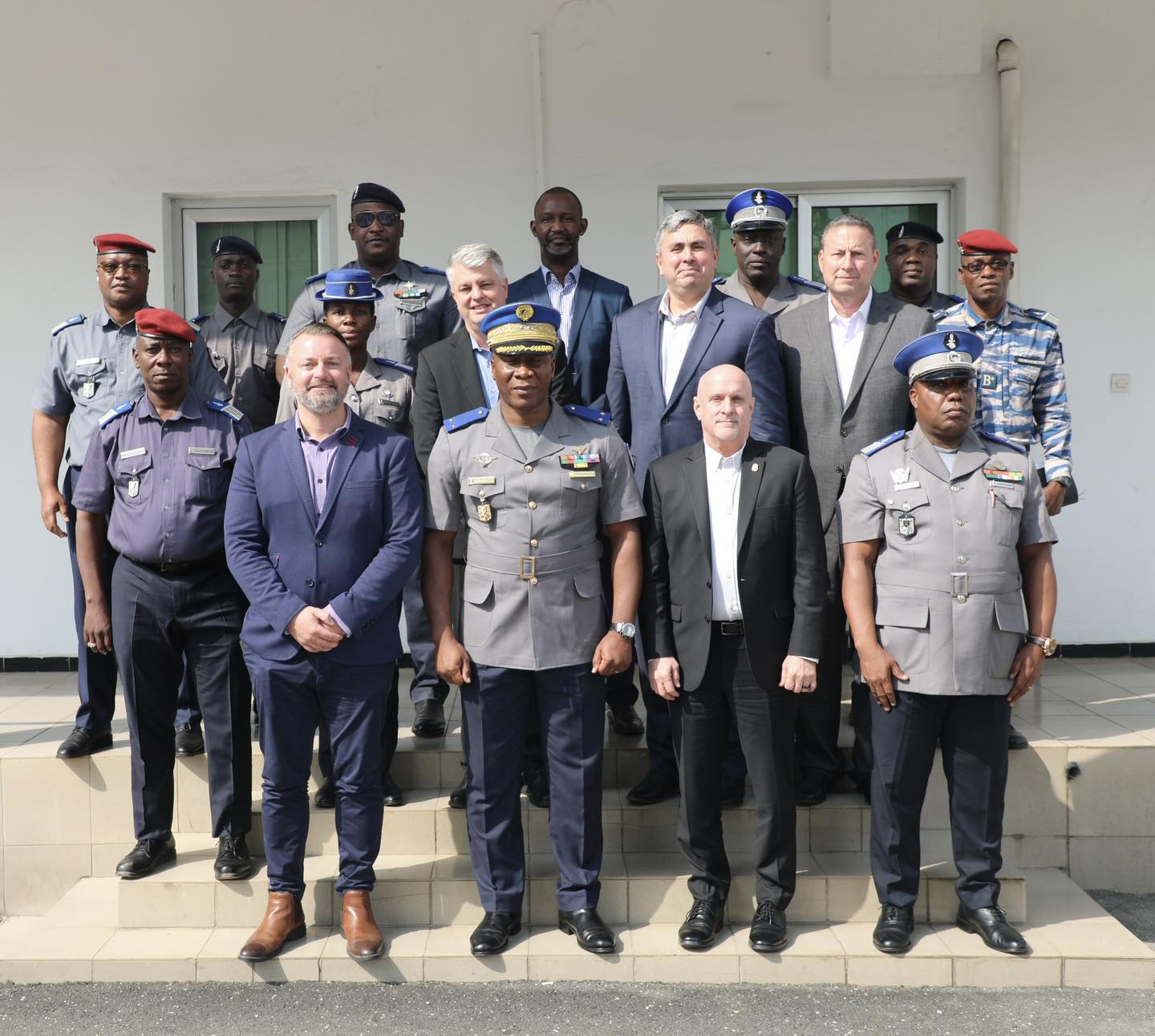 La Gendarmerie Nationale de Côte d'Ivoire et les experts américains © Crédit photo DR