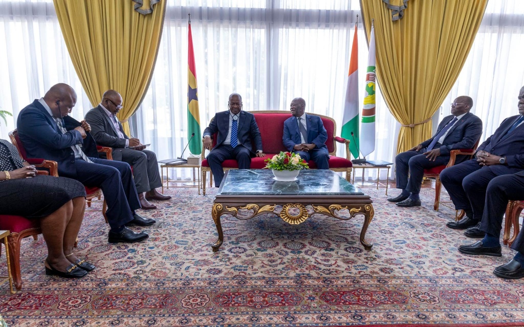 Alassane Ouattara et John Mahama : Concertation à Abidjan sur l'ECO